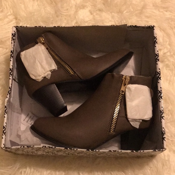 Beautiful Taupe Brand New Booties - Picture 4 of 4